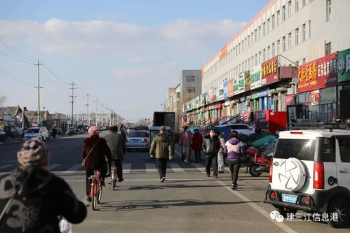 建三江百貨大樓開(kāi)業(yè)首日 熟悉的城市煙火氣正悄然回歸